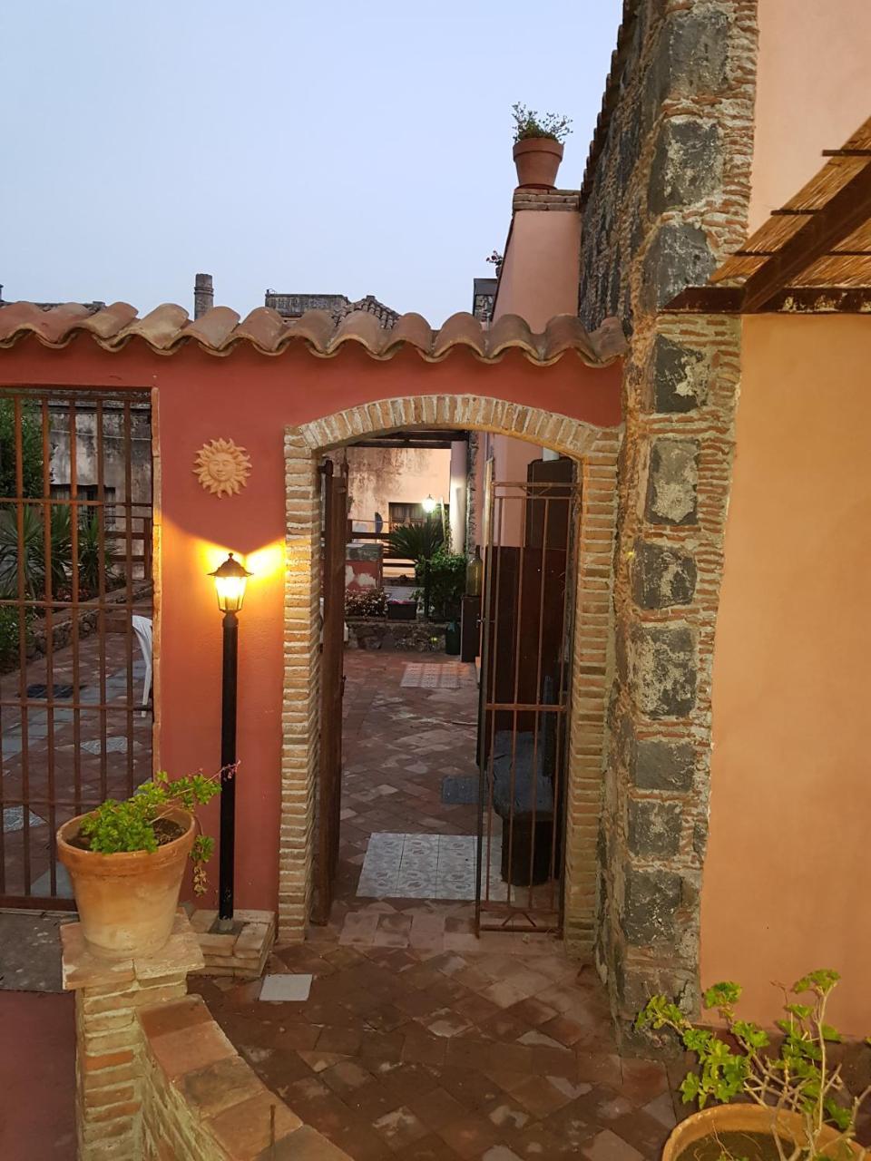 サンタ・ヴェネリーナ Original Sicily Houseヴィラ エクステリア 写真